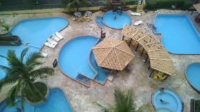 1307 APARTAMENTO 2 QUARTOS com banheira de hidromassagem privativa , bebidas liberadas nas piscinas , e com internet banda larga